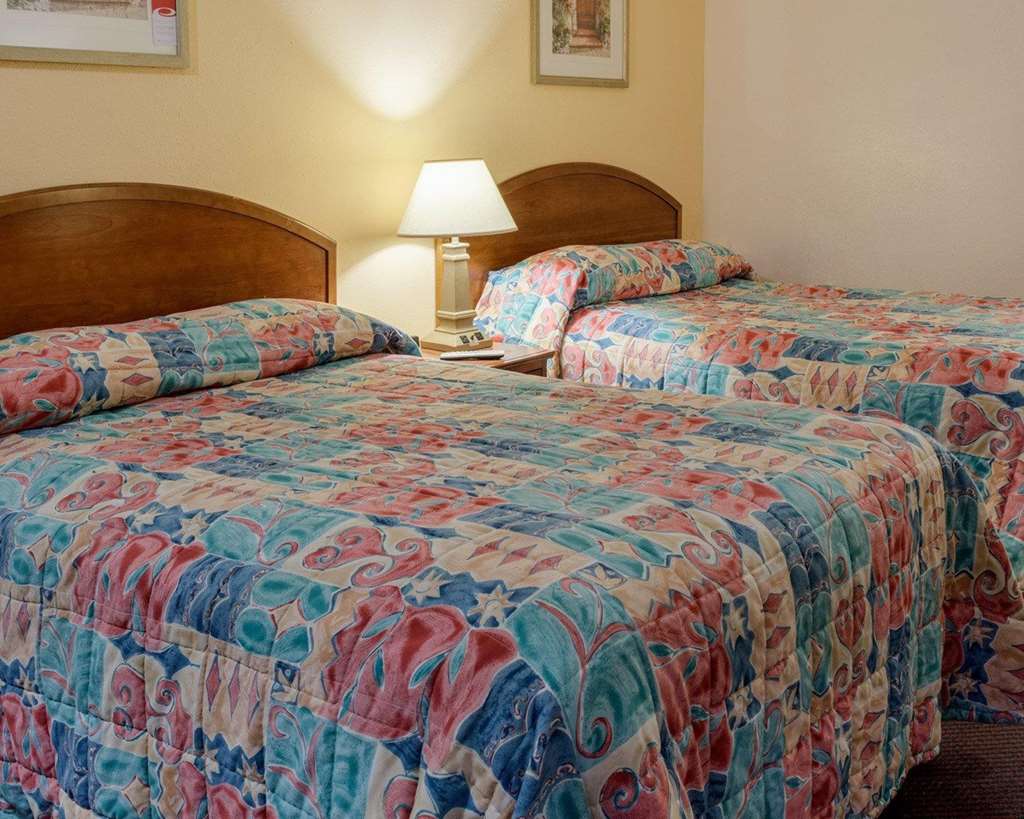 Rodeway Inn Colonial Heights I 95 - photo 21