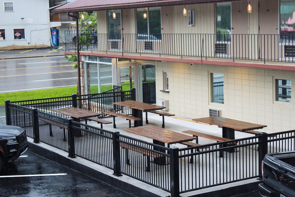 Sleepy Bear Motel - photo 20
