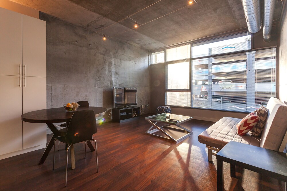 Tripbz Mello Lofts — 4-Star Luxury Hotel in Los Angeles, United States