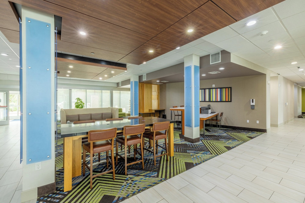 Holiday Inn Express & Suites Lindale Tyler by IHG - photo 41