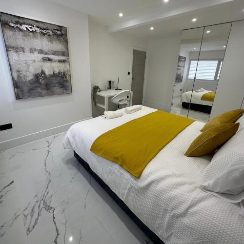 Entire home in Nottingham for family friends and contractors — 4-Star Luxury Hotel in Nottingham, United Kingdom