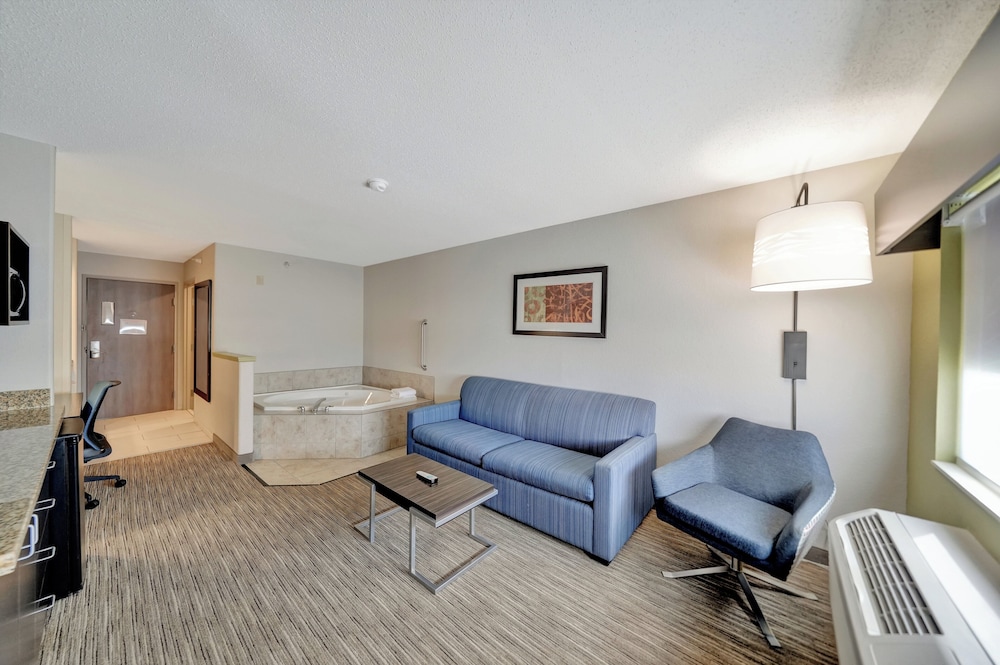 Holiday Inn Express Hotel & Suites Beatrice by IHG - photo 36