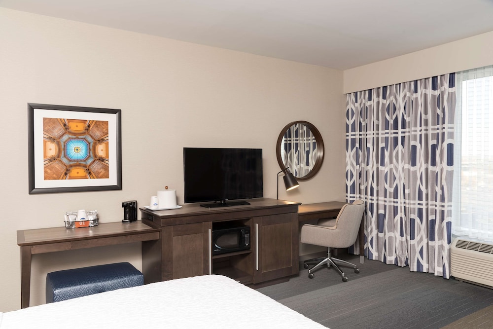 Hampton Inn & Suites Indianapolis Keystone - photo 17