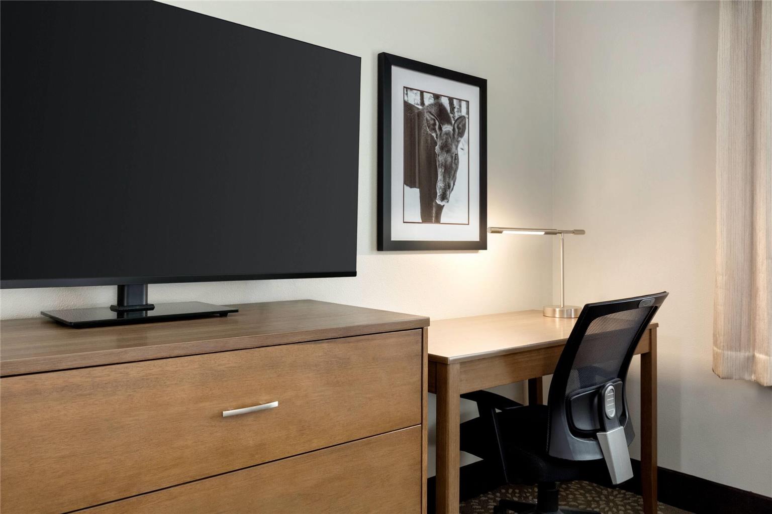 La Quinta Inn & Suites by Wyndham Fairbanks Airport - photo 13