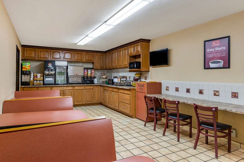Econo Lodge Fayetteville I 95 - photo 25