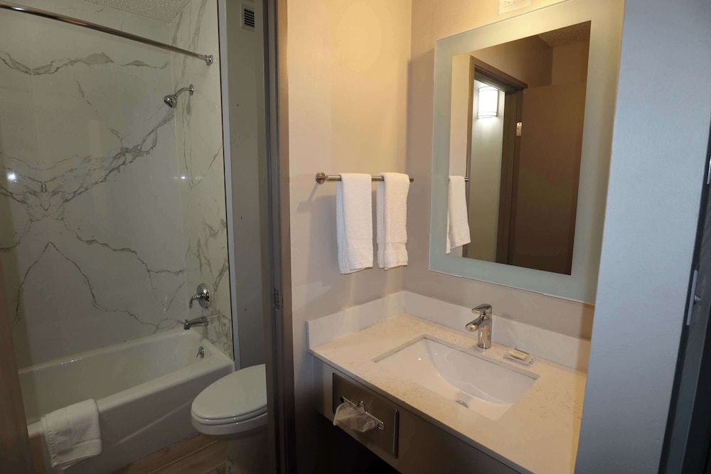 Days Inn by Wyndham Mandan Bismarck Area - photo 16