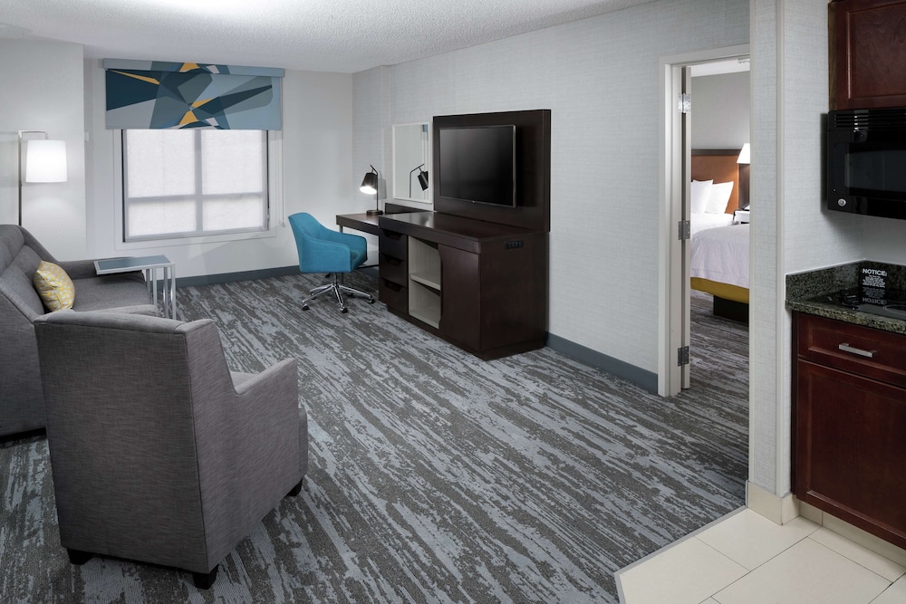 Hampton Inn & Suites Memphis Beale Street - photo 21