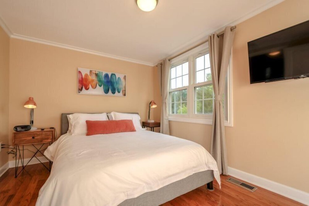 NEW 3 story Townhome Private Self checkin Quiet. in Sterling, United States