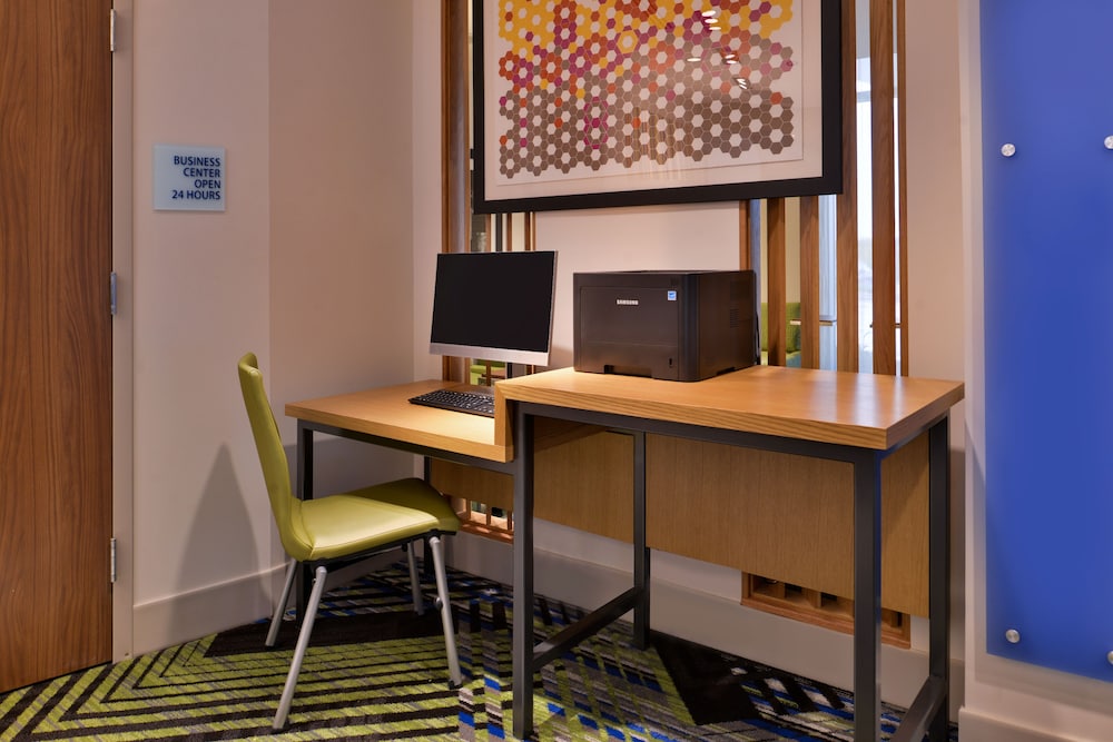 Holiday Inn Express & Suites Marshalltown by IHG - photo 58