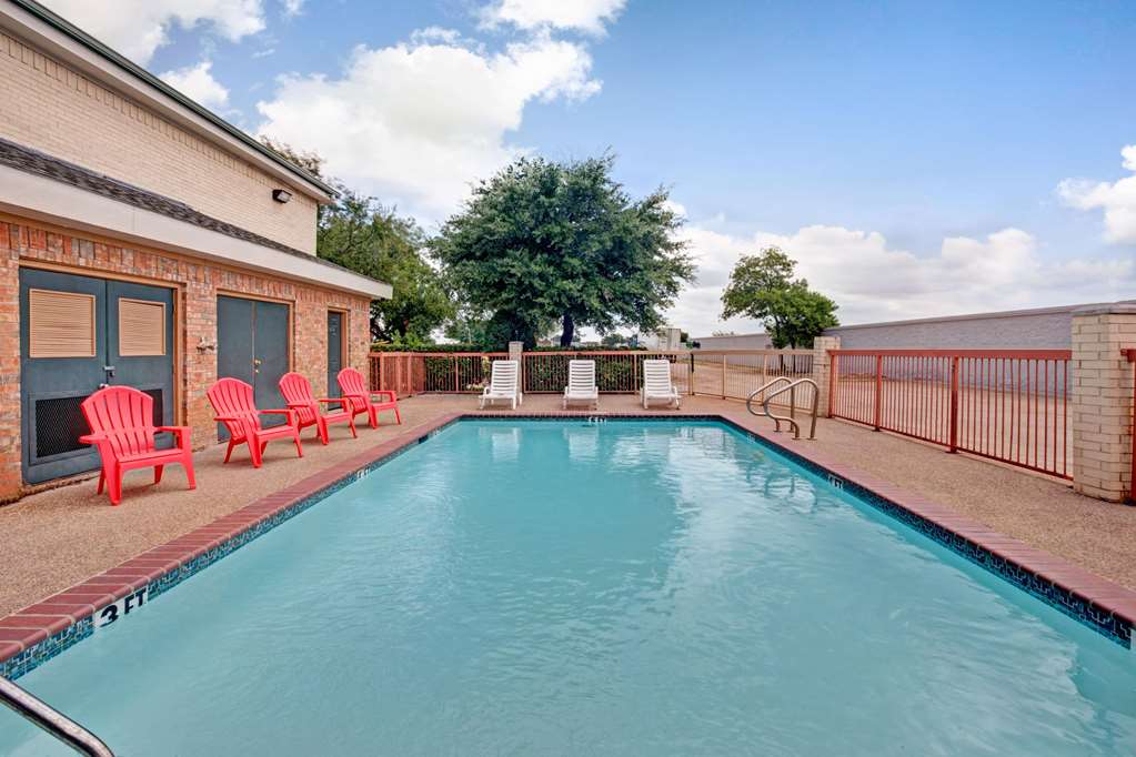 Super 8 by Wyndham Arlington Near AT&T Stadium - photo 4