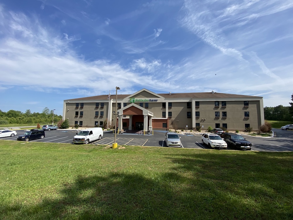 Holiday Inn Express Metropolis - photo 65