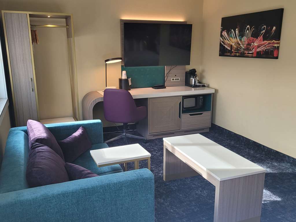 Best Western Plus Altoona Inn - photo 27