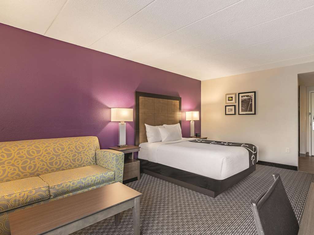 La Quinta Inn & Suites by Wyndham Salem NH - photo 22