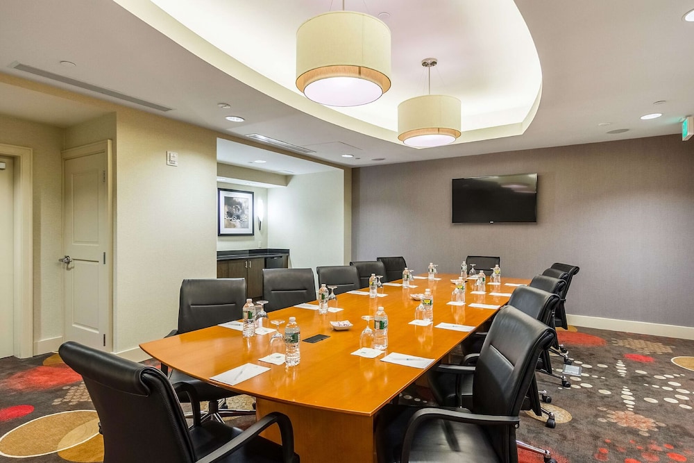 Embassy Suites Newark Airport - photo 44