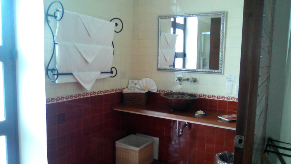 Bathroom sink