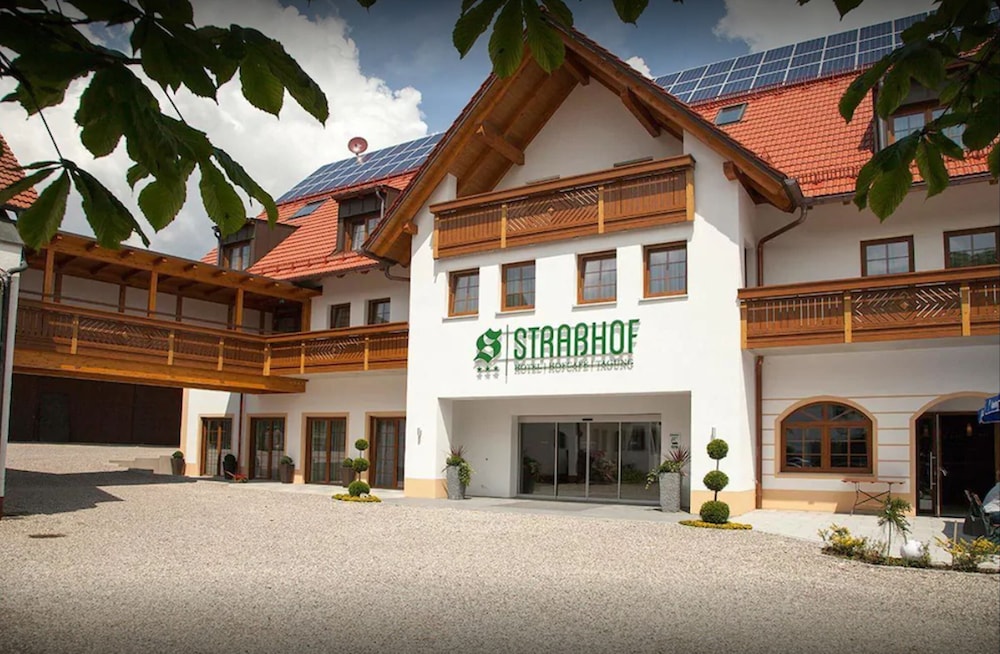Hotel Strasshof — hotel in Pfaffenhofen An Der Ilm