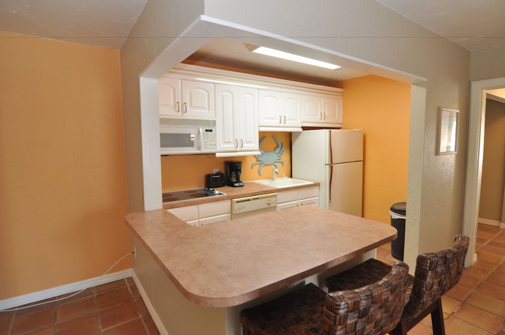 Lido Islander Inn - photo 32