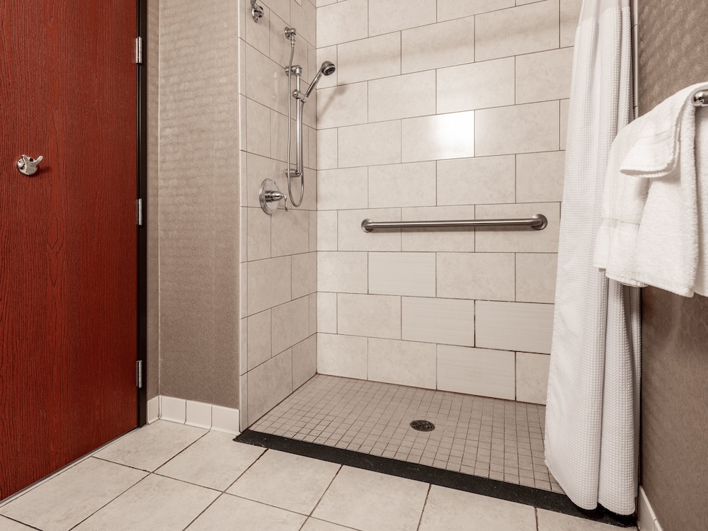 Crowne Plaza Milwaukee Airport by IHG - photo 15