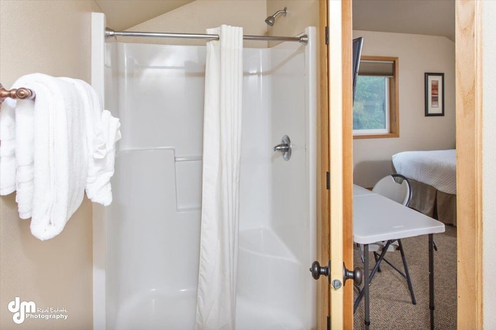 Kenai Airport Hotel - photo 49