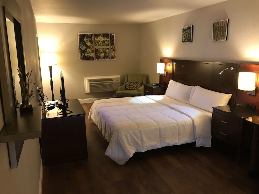 Stratus Suites Boutique Hotel - photo 6