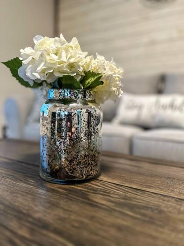 The Allen House 3 Bedroom 2 Full Bath Private Gorgeous Apartment Sleeps 8