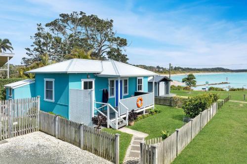 Aurora quintessential beachfront couples getaway - last minute hotel in Unknown City