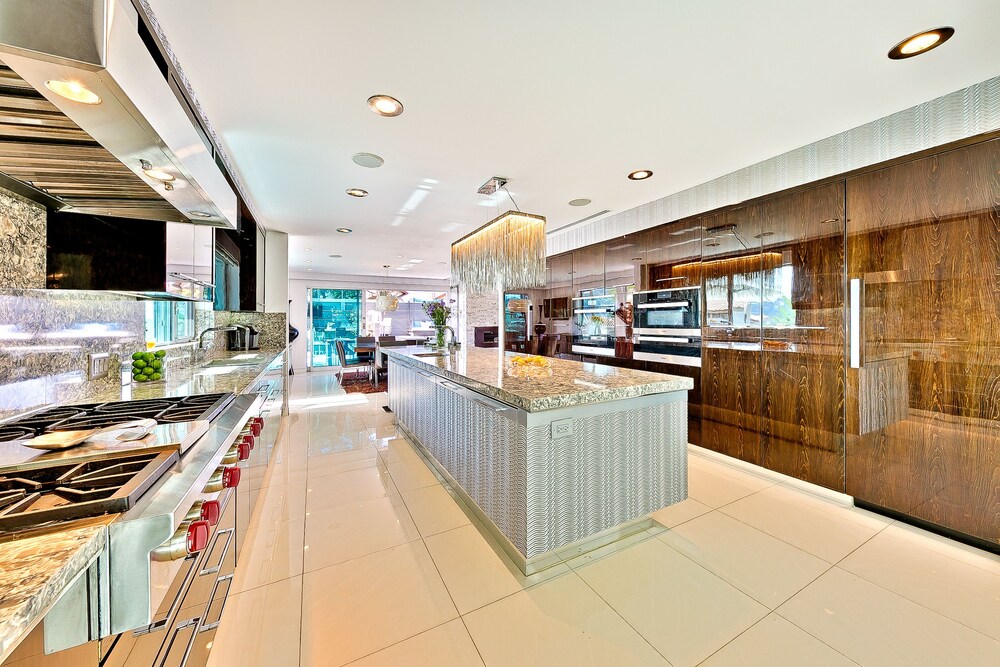Hollywood Estate With Stunning Views - photo 27