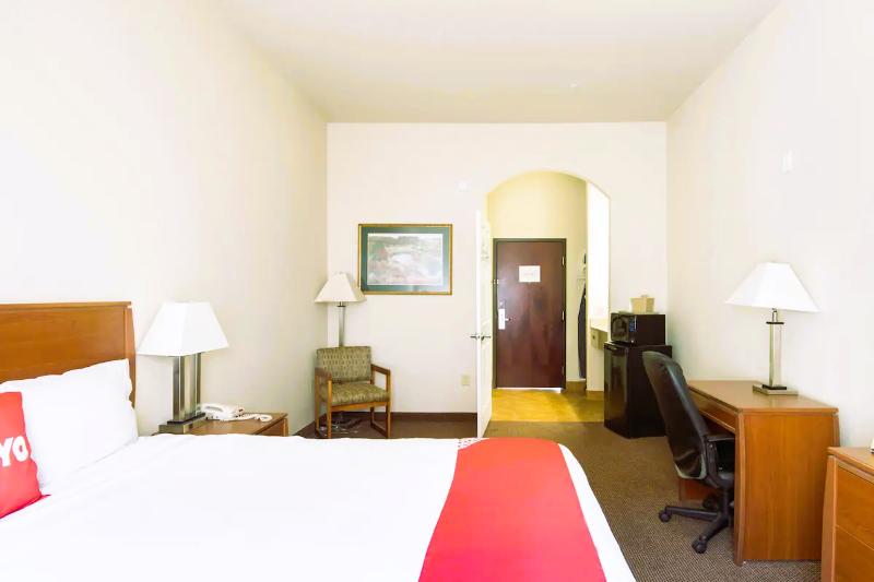 OYO Townhouse Clute Lake Jackson - photo 37