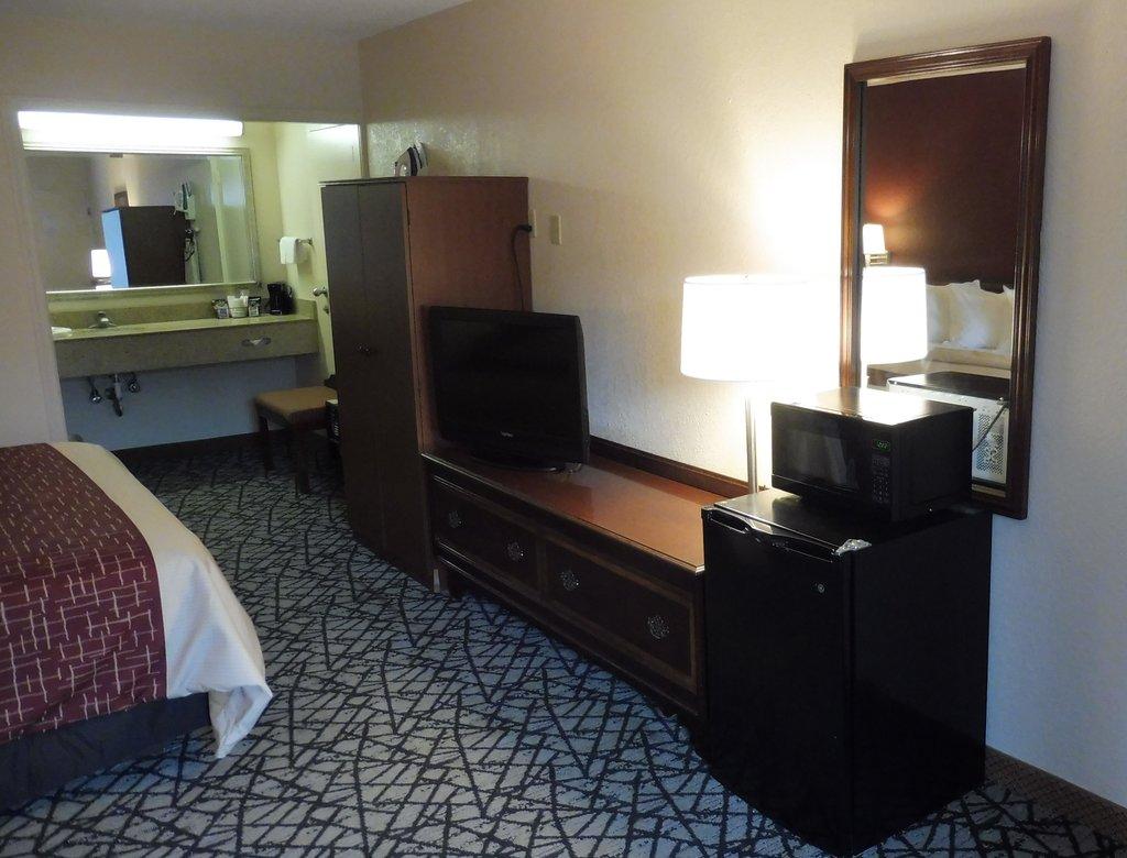 Ramada Fredericksburg South - photo 7