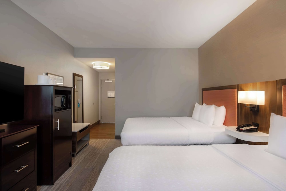 Hampton Inn & Suites Harvey New Orleans West Bank - photo 10