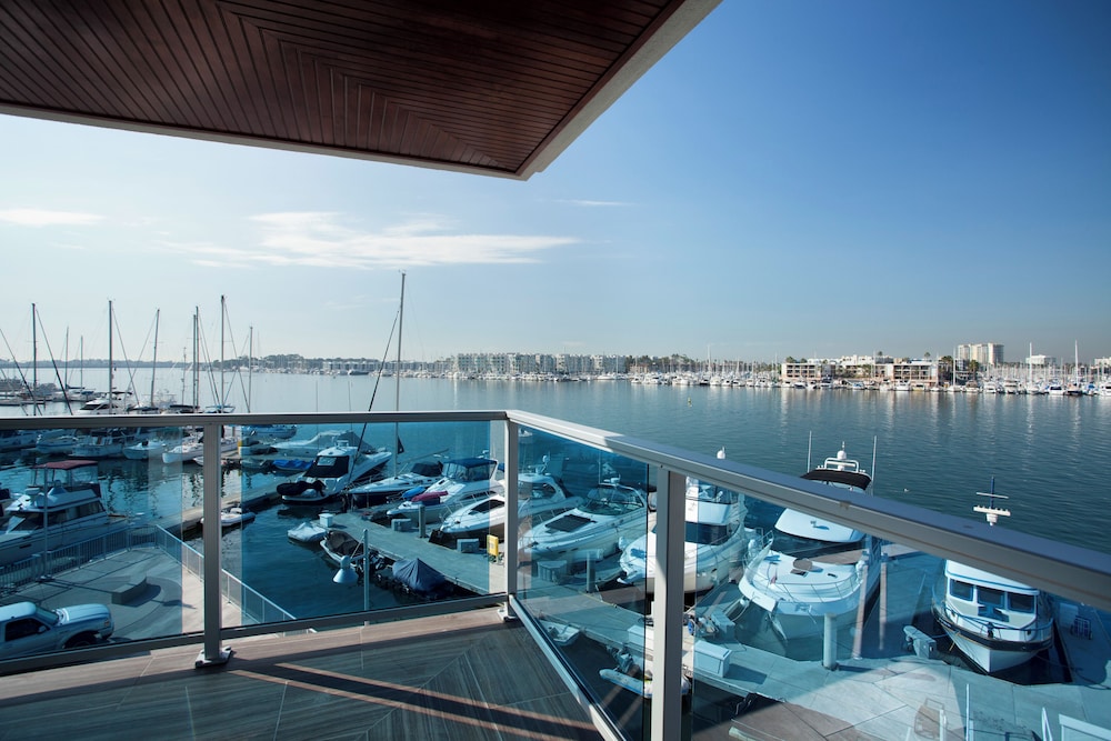Marina del Rey Hotel - photo 32