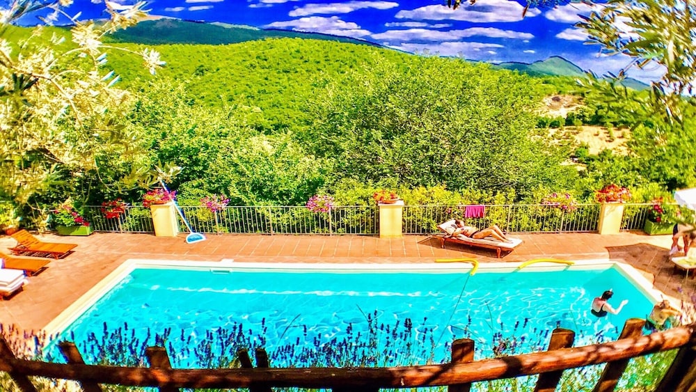 Spoleto Splash Private Pool and Grounds in Spoleto, Italy