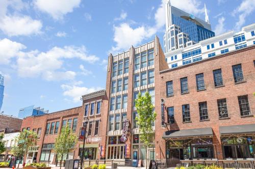 The Saddlery Tracklist 2 Units Walk to Broadway — 4-Star Luxury Hotel in Nashville, United States
