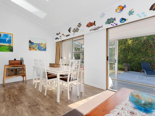 Ruakaka Holiday Escape Ruakaka Holiday Home — 4-Star Luxury Hotel in Ruakaka, New Zealand
