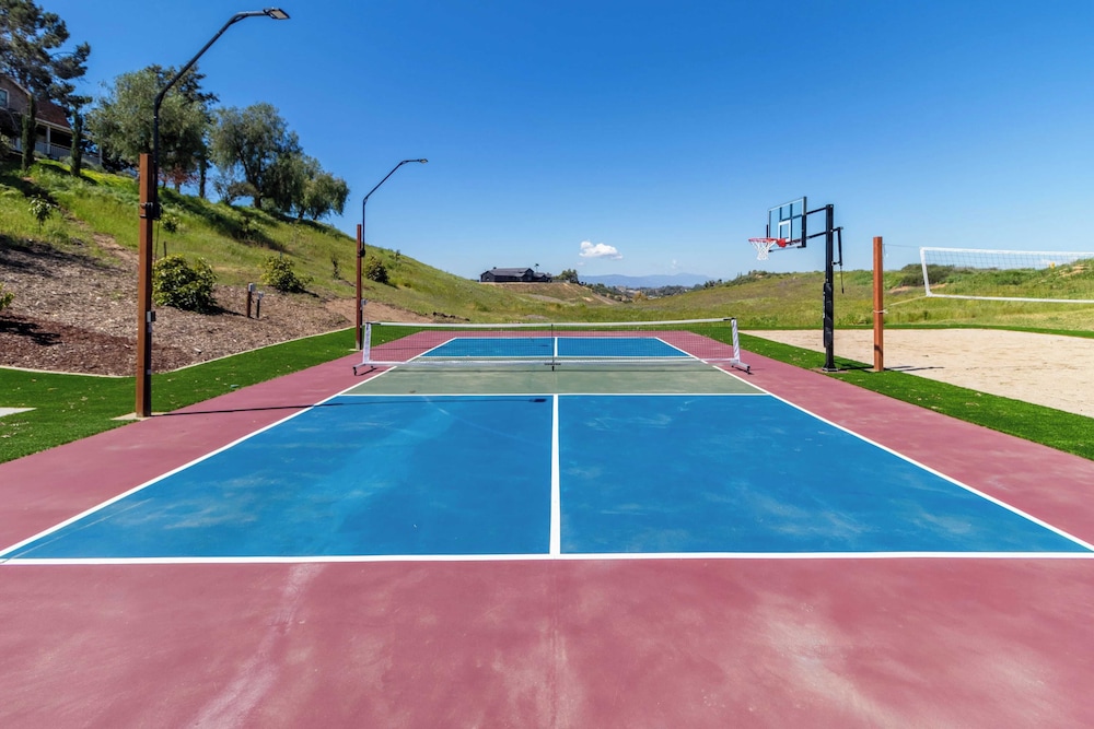 Chateau Syrah by AvantStay Picturesque Estate w Pool Hot Tub Table Tennis Pool Table New Pickleball Court Basketball hoop - photo 59