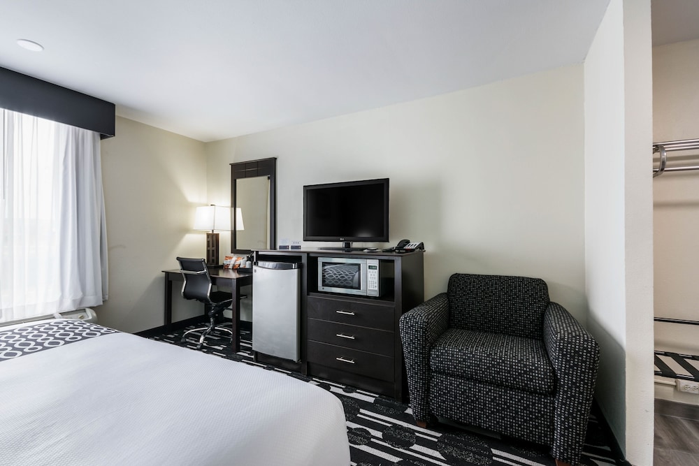 Bricktown Hotel & Extended Stay - photo 5