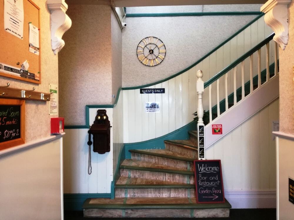 Rustic Country 1878 Hotel in Oxford, New Zealand