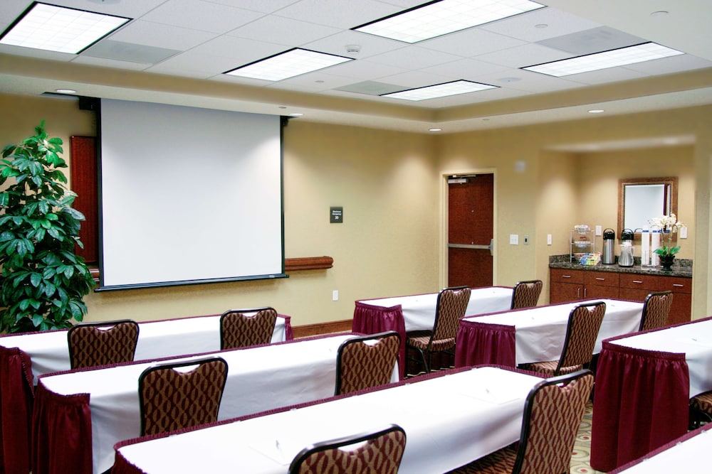 Hampton Inn & Suites Fredericksburg at Celebrate Virginia - photo 73