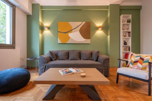 Vibrant Athens Pad 2 Bedrooms — 4-Star Luxury Hotel in Athens, Greece
