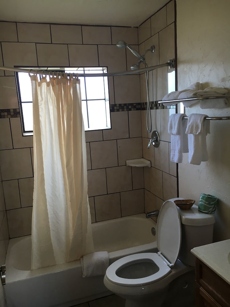 Deluxe Inn Of Roswell - photo 17