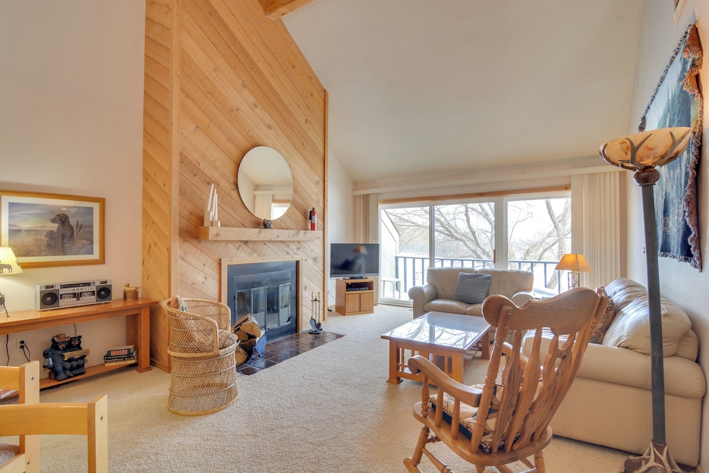 Bellaire Townhome on Summit Mtn with 2 Balconies — 4-Star Luxury Hotel in Bellaire, United States