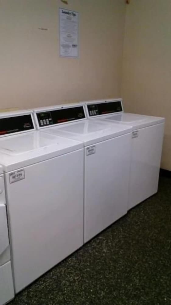 InTown Suites Extended Stay Louisville KY Wattbourne Lane - photo 12