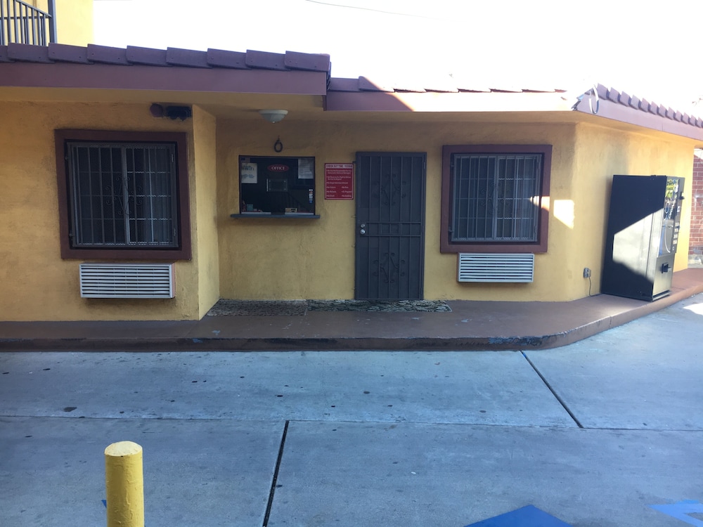 Satellite Motel - photo 33