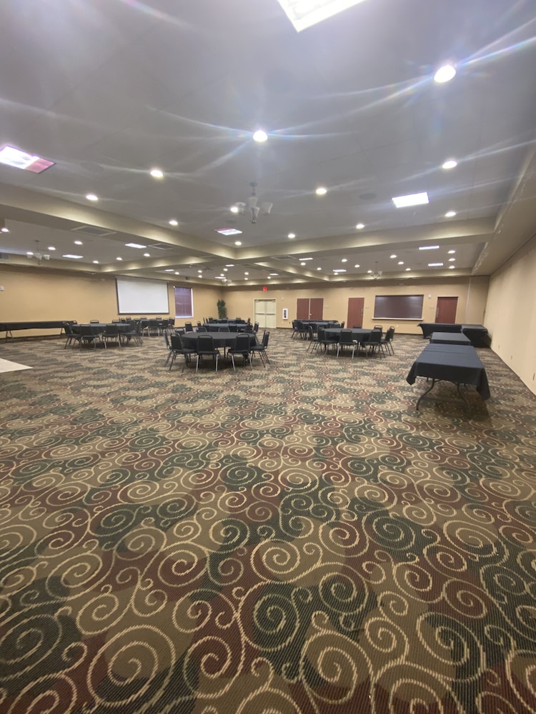 Cobblestone Hotel & Suites Broken Bow - photo 67