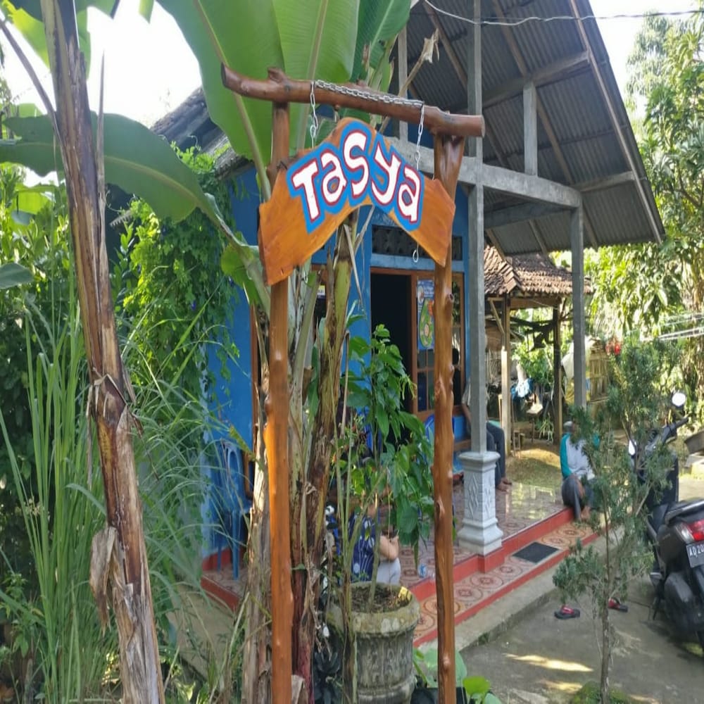 Penginapan Tasya — hotel in Kalirejo