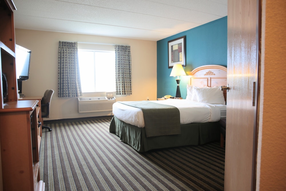 American Inn and Suites - photo 8