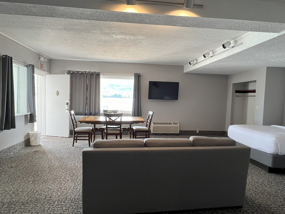 The Georgian Lakeside Resort - photo 64
