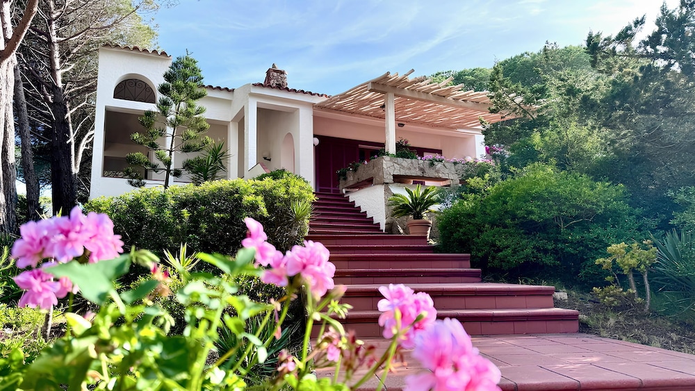 Villa La Maddalena — 4-Star Luxury Hotel in La Maddalena, Italy