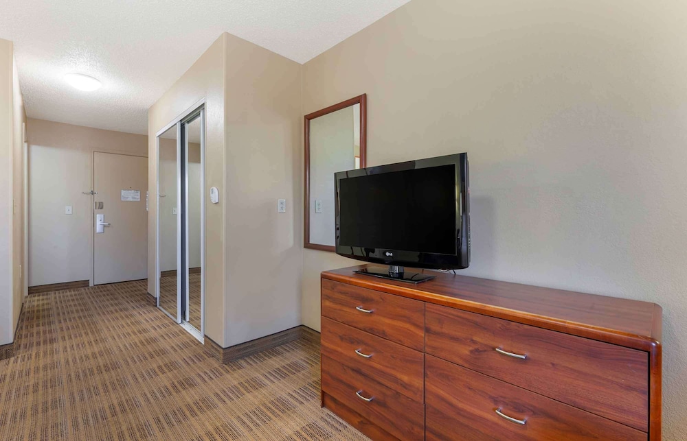 Extended Stay America Select Suites Rockford State Street - photo 6