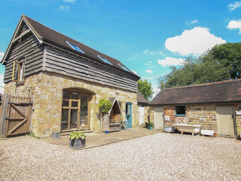 Foxholes Barn - carbon neutral hotel in Kidderminster